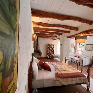 Atlantis 12, Et D'art Guest house